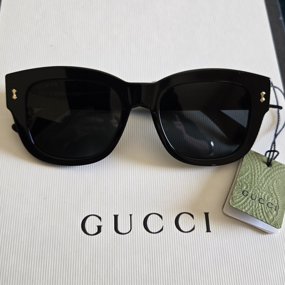 Gucci Unisex(Men's) Classic Style Bio Based Material Sunglasses GG1110s 001